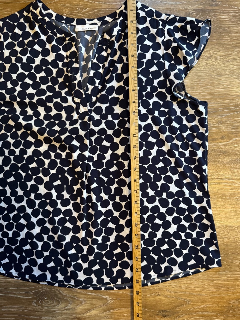 Calvin Klein Women's Navy and White Dot V-Neck Flutter Sleeve Top XL - Picture 6 of 11